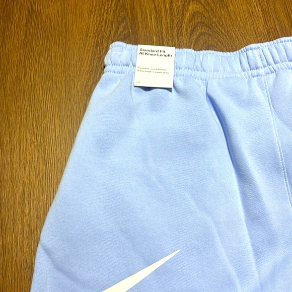 🔥🔥🔥Nike Blue Athletic Shorts with White Swoosh Size: Medium🔥🔥🔥 - Picture 4 of 8